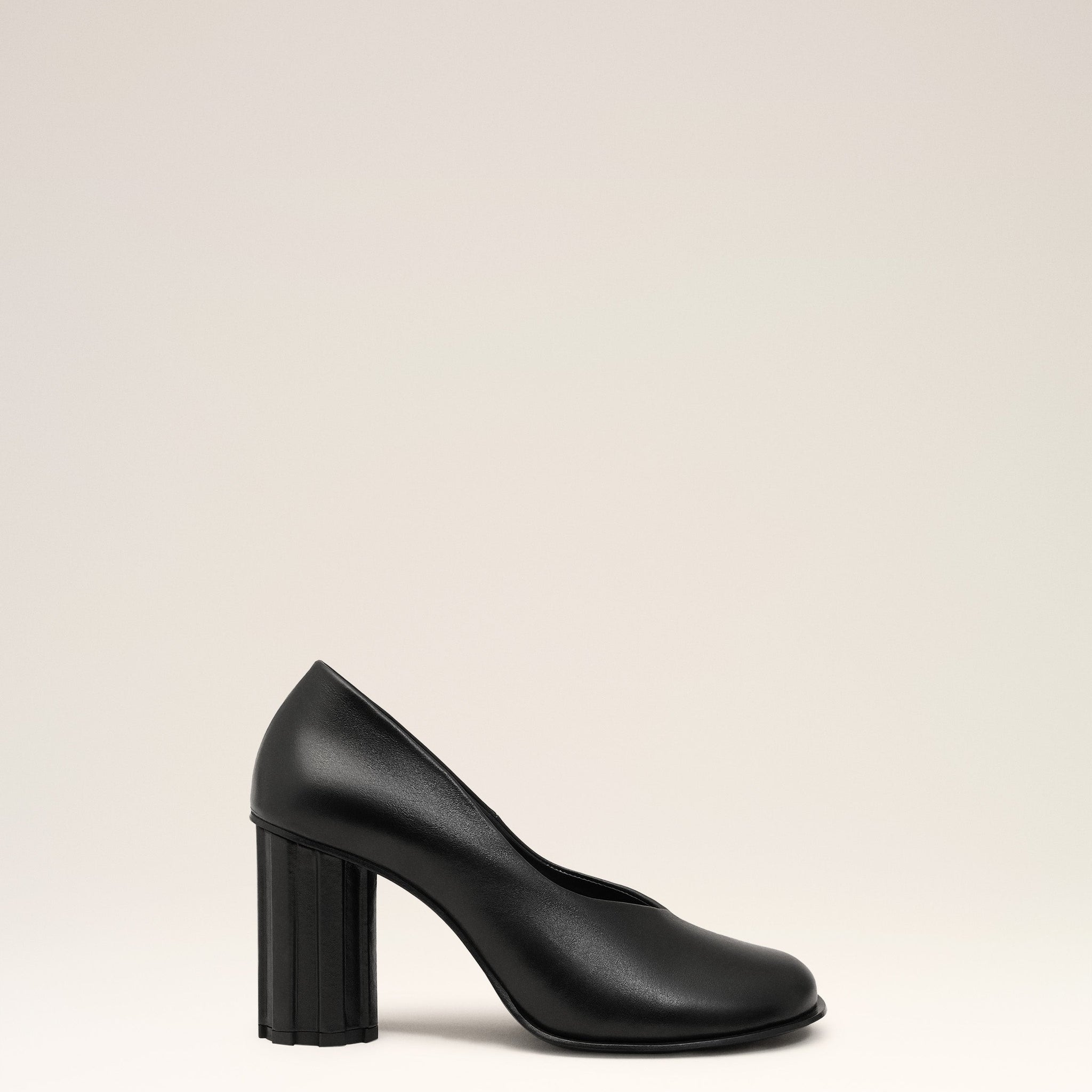 Black Leather Anatomical-toe Piano Pumps