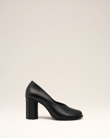 Black Leather Anatomical-toe Piano Pumps